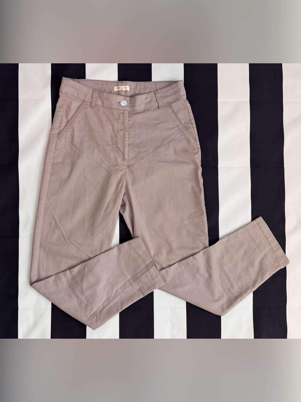 Women’s Cropped Slim Ankle Pants in Taupe - Unbranded